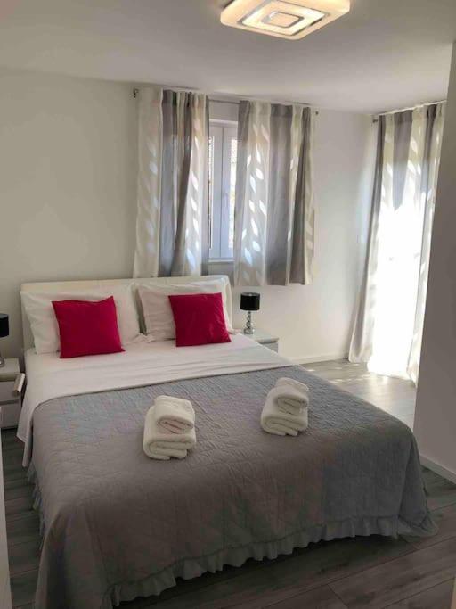 Holiday Home Marina-Renovated House In City Center Rogoznica  Exterior foto