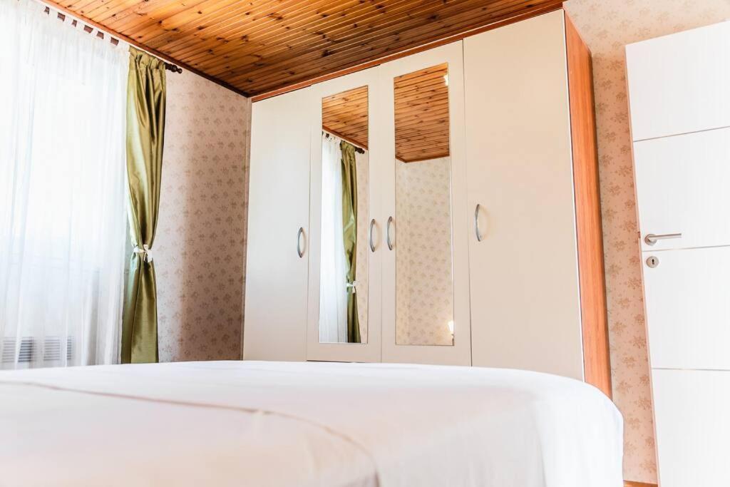 Holiday Home Marina-Renovated House In City Center Rogoznica  Exterior foto