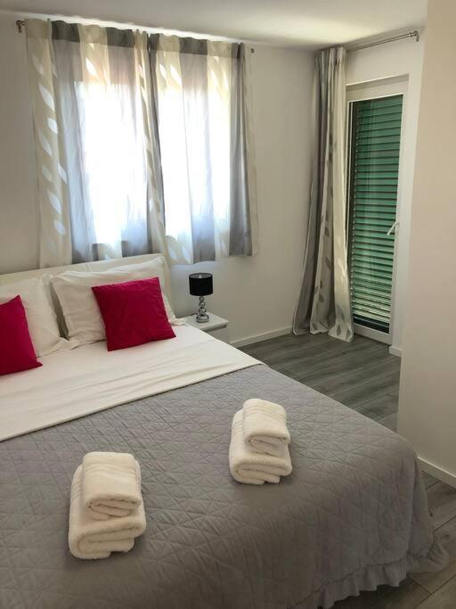 Holiday Home Marina-Renovated House In City Center Rogoznica  Exterior foto